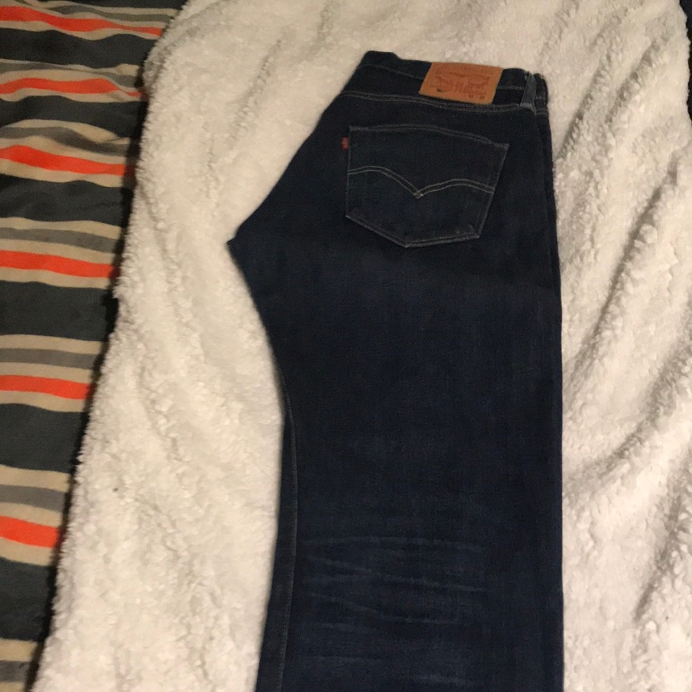 Levies 501 button fly like new. Sz.33-32